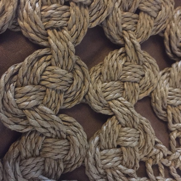 Crochet woven straw bag with wooden handles - Picture 2 of 3